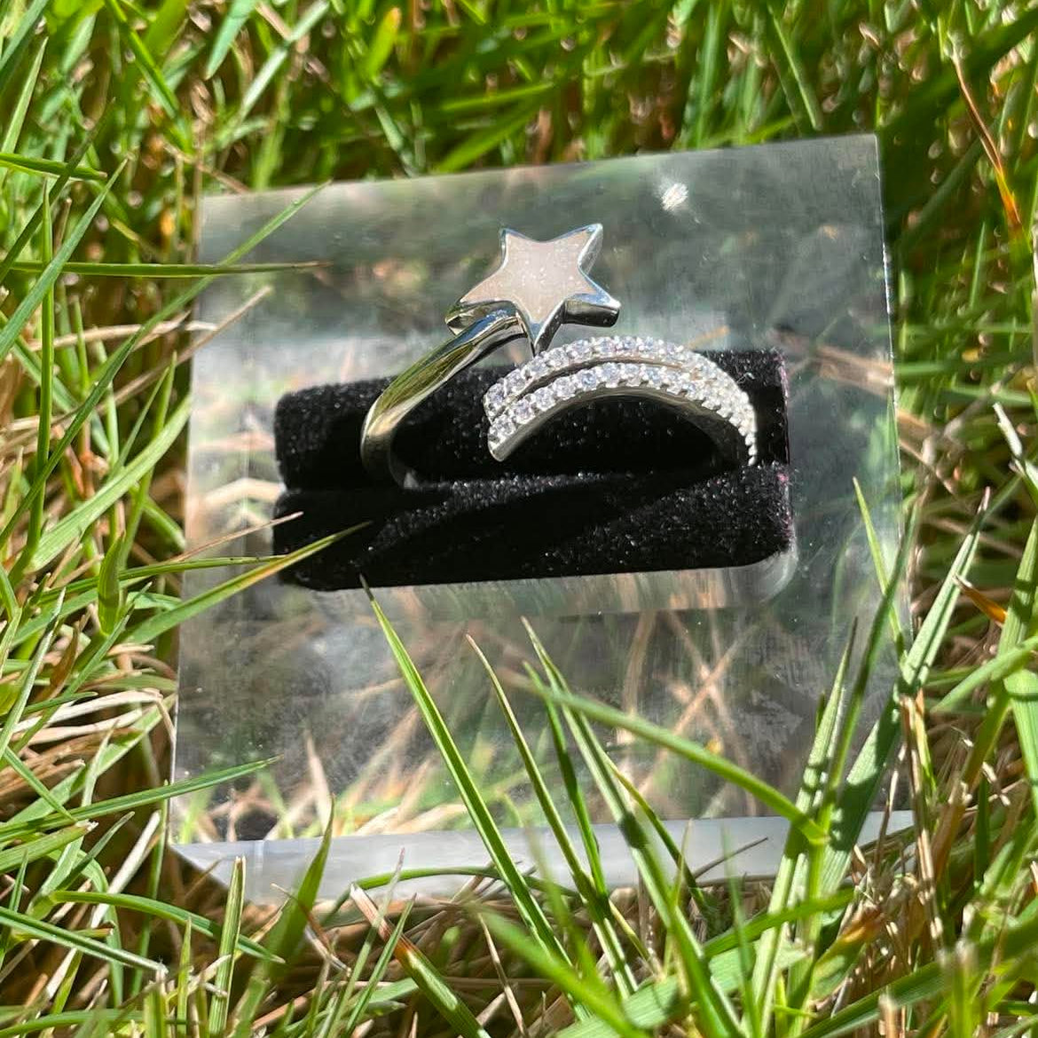 Close-up of a shooting star breastmilk ring filled with preserved breastmilk resin, featuring a delicate star-and-trail design that symbolizes the strength and love found through motherhood.